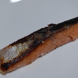 塩鮭で簡単！手抜きの定番魚料理、鮭のムニエル！
